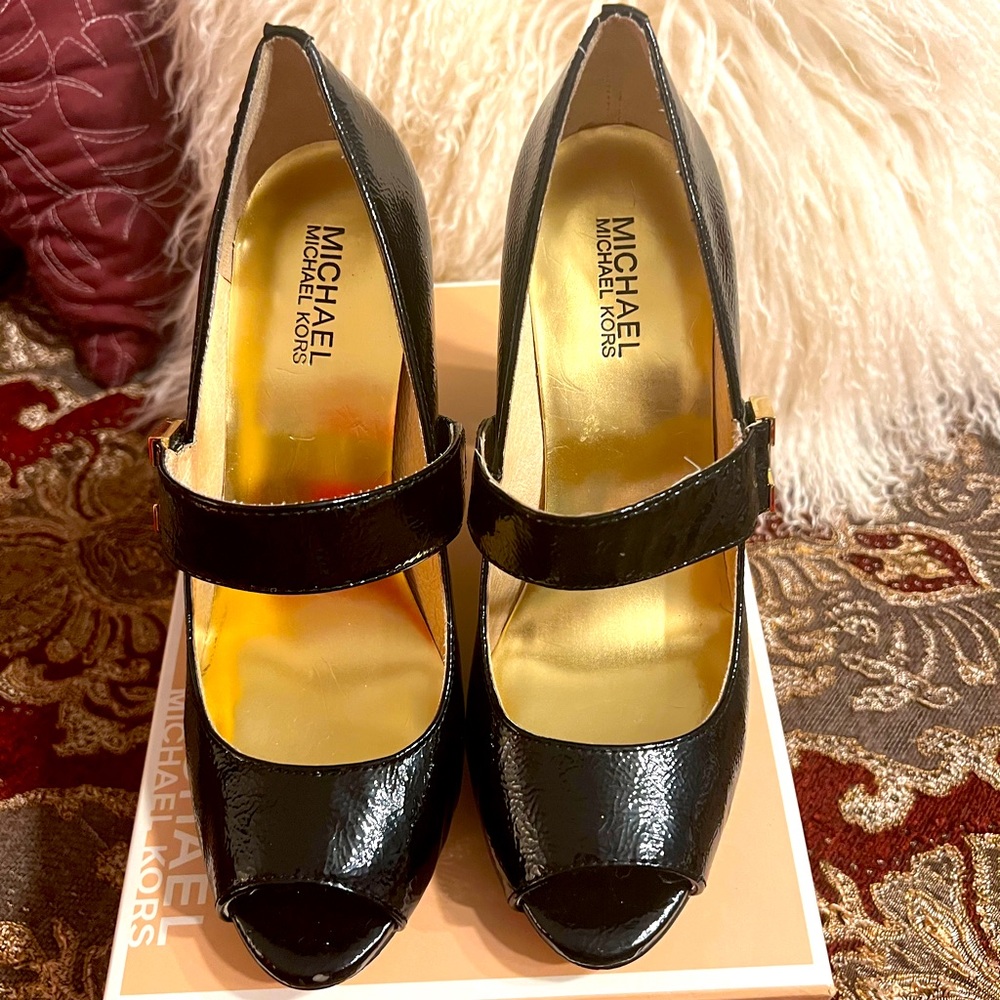 Michael Kors Black Patent Leather Block Heel Peep Toe Mary Jane . Size 7